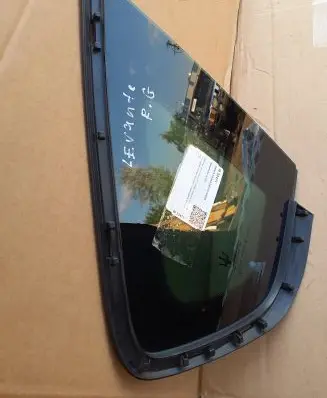 Maserati Levante Rear side window 06700333740