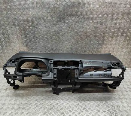 Nissan Leaf II (ZE1) Dashboard 681P35SH0B 682005SH0B