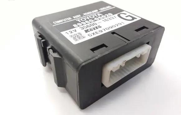 Toyota Avensis T250 Light module LCM 8996005020 3560016337