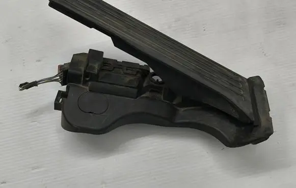 Volkswagen PASSAT B6 Accelerator throttle pedal 1K1721503AB