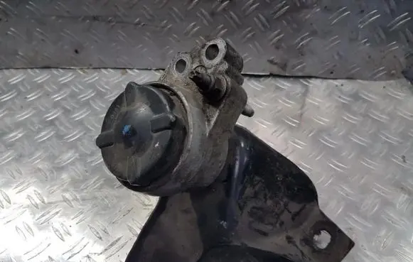Ford Focus Engine mount bracket