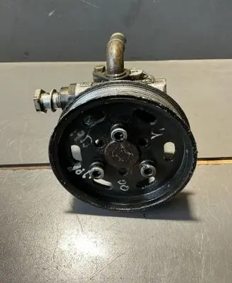 Volkswagen Golf IV Power steering pump 