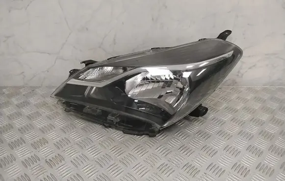 Toyota Yaris Headlight/headlamp 811700DJ70