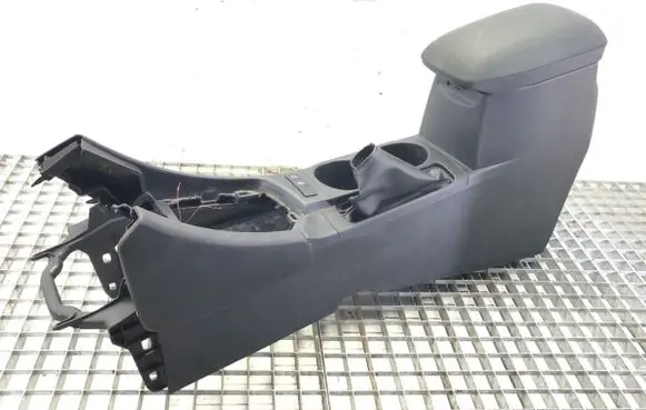 Toyota Auris E180 Center console 