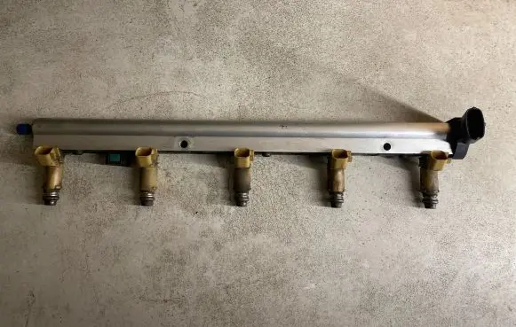 Volvo S40 Fuel main line pipe 31251446 0261230237