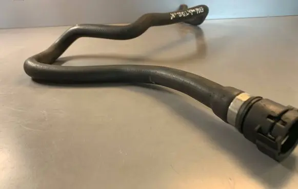 Engine coolant pipe/hose