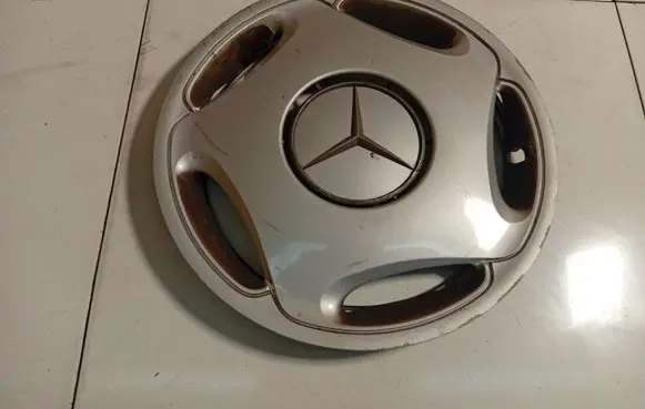 Mercedes-Benz C AMG W204 R15 wheel hub/cap/trim A2104010024