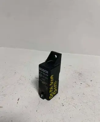 Skoda Octavia Mk2 (1Z) Glow plug pre-heat relay 038907281D 0281003038