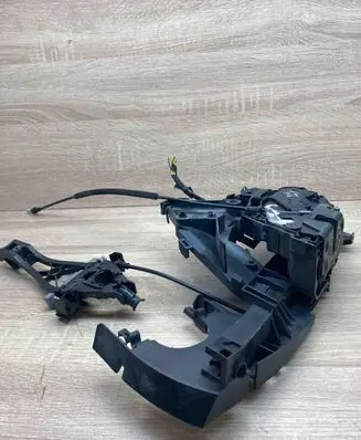 Volvo V50 Front door lock 30699109 30753655