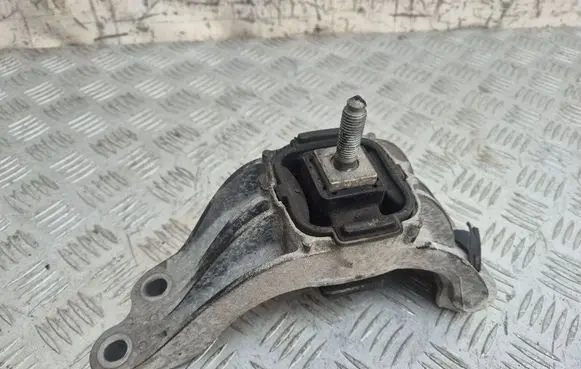 Engine mount bracket