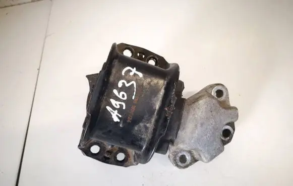 Peugeot 308 Engine mount bracket