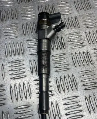 BMW 5 E60 E61 Fuel injector 0445110131 7789661