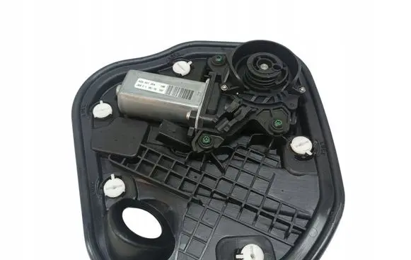 Audi RS7 C7 Front door window regulator motor 4G8837004