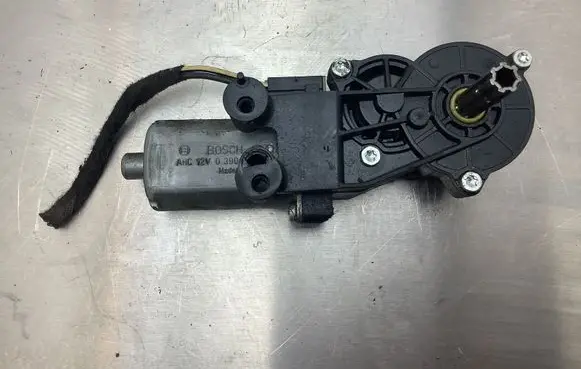 Mercedes-Benz E W211 Seat adjustment motor 0390203326