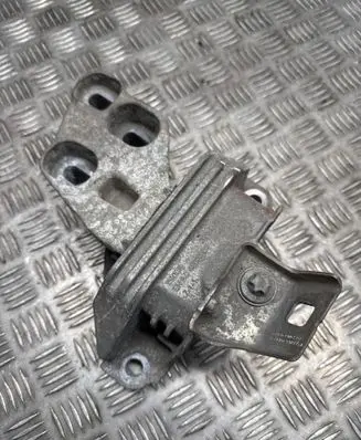 Mercedes-Benz A W176 Engine mount bracket 2462400617