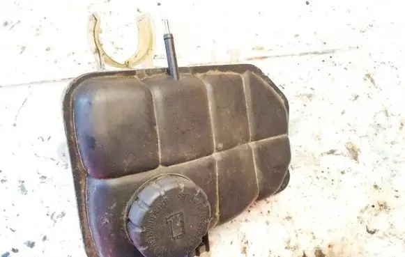Mercedes-Benz C W203 Coolant expansion tank/reservoir 2035000049