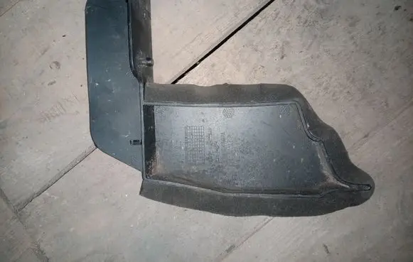Nissan Qashqai Fender end trim 