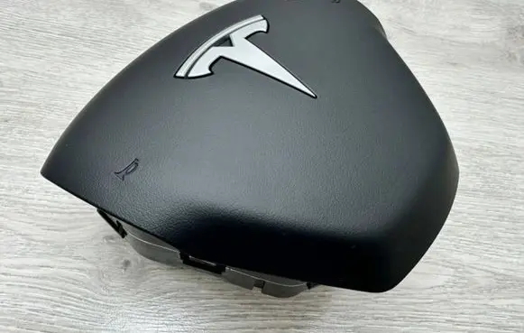Tesla Model Y Steering wheel airbag