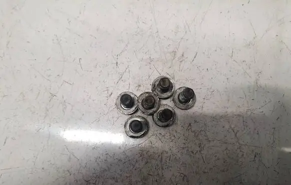 Iveco Daily 30.8 - 9 Nuts/bolts 