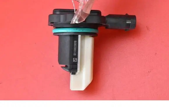 BMW X5M F85 Mass air flow meter 7593624-02