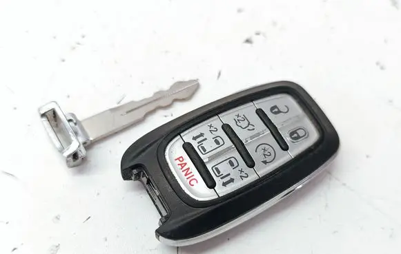 Chrysler Pacifica Ignition key/card 