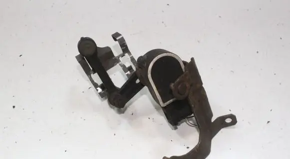 Mercedes-Benz C W205 Air suspension front height level sensor 