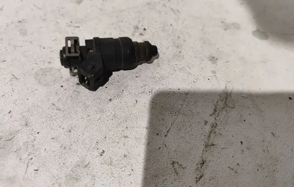 Audi A6 S6 C5 4B Fuel injector 078133551AC