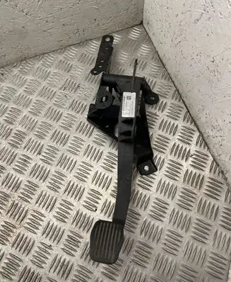 Volvo V50 Clutch pedal 4N517B633EG 30714693