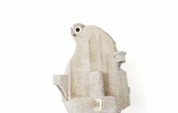 Engine mounting bracket