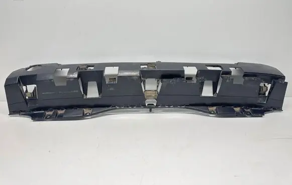 Rear bumper mounting bracket