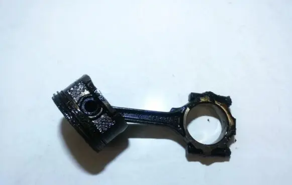 Chrysler Voyager Piston with connecting rod 4654355D