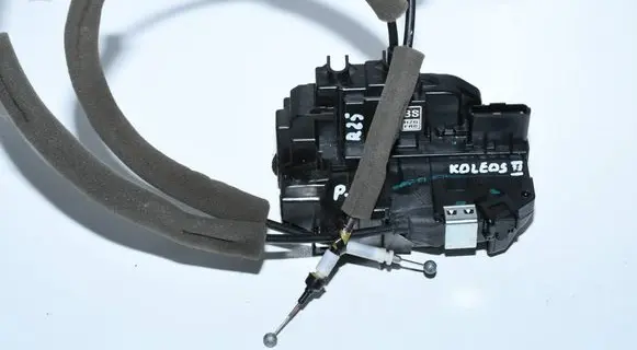 Renault Koleos II Front door lock