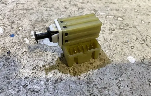 Jeep Grand Cherokee (WJ) Brake pedal sensor switch 04671336AB 30505U 657892090051