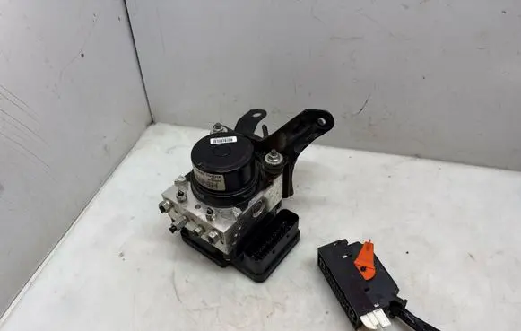 Toyota Yaris ABS Pump 895410D480