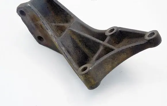 Suzuki Swift II Engine mounting bracket