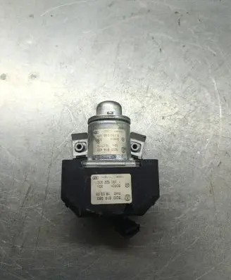 Volkswagen Phaeton Charging relay 3d0919083