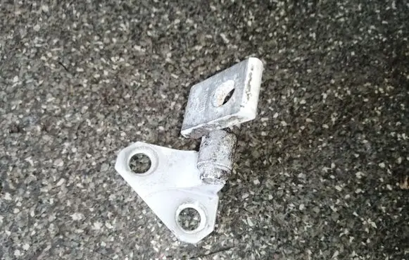 Volkswagen PASSAT CC Front door upper hinge 3C0831401D