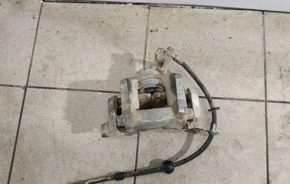 Peugeot 508 II Front brake caliper
