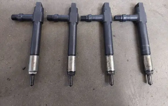 Mazda Premacy Fuel injector 73909d