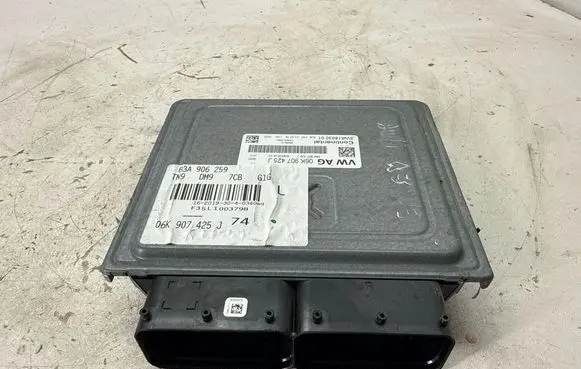 Audi Q3 F3 Engine control unit/module 06K907425J 5WA18030