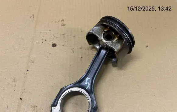 Mercedes-Benz GL X166 Piston with connecting rod
