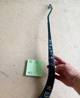 Renault Megane II Front wiper blade arm 8956565