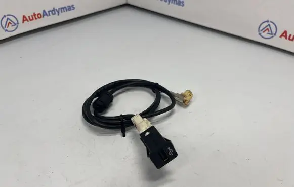 BMW X3 F25 USB socket connector 9237656 84109237656 9167196