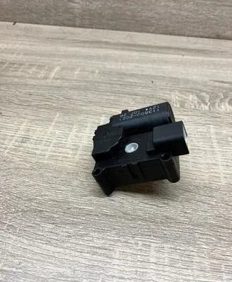 Toyota Corolla Verso E121 Air flap motor/actuator 1138002051