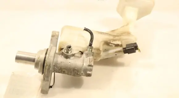 Nissan Qashqai Master brake cylinder 17546677471A