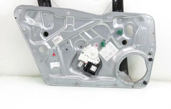 Volkswagen Tiguan Front door window regulator with motor 1K0959793J 5N1837729 5N0959701