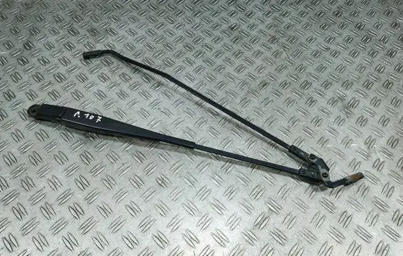 Front wiper blade arm
