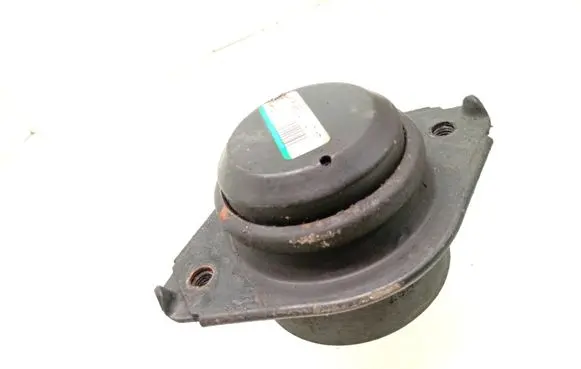 Mercedes-Benz R W251 Engine mount bracket A2512402717
