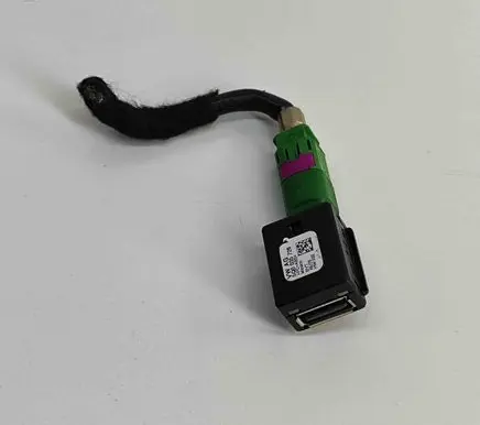 Audi Q5 SQ5 USB socket connector 5Q0035726