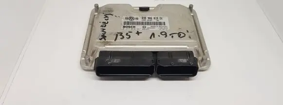 Volkswagen PASSAT B5 Engine control unit/module 038906019EK 0281010667